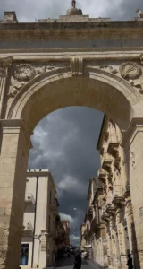 Città di Noto, Arco di Porta Reale.